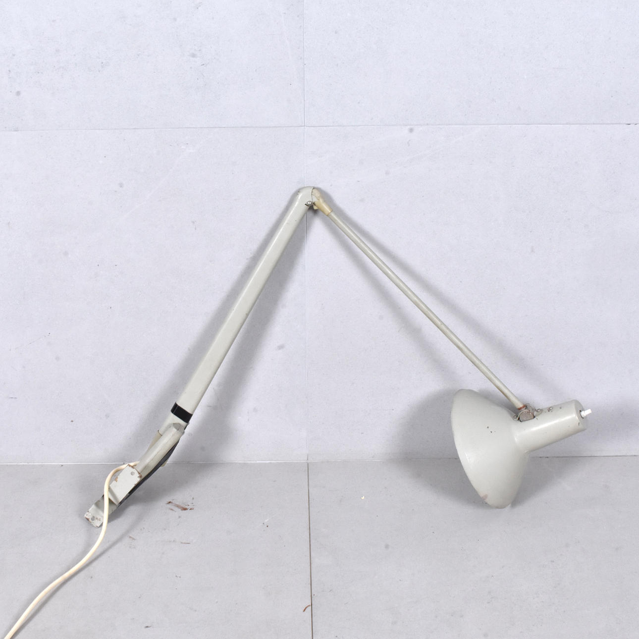 INDUSTRIEL LAMPE, grålakeret metal, Asea.