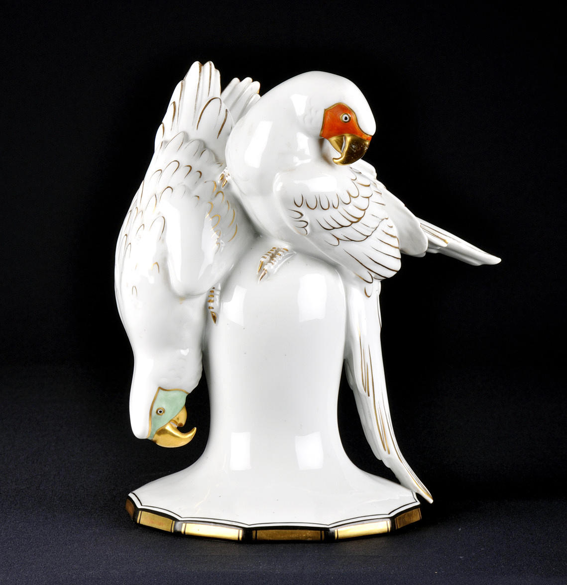 FRAUREUTH. Art Deco porslinfigur, papegojor.