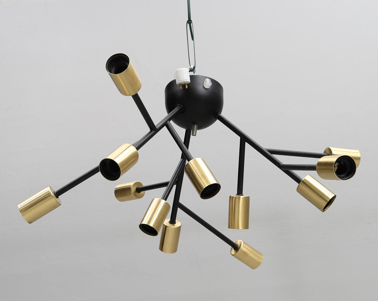 TAKLAMPA. Metall och mässing.