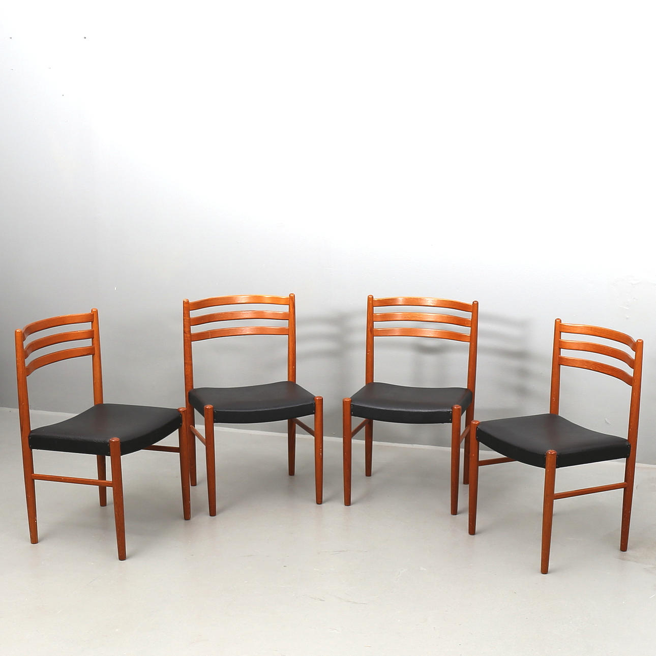 STOLAR, 4 st i teak med galonsits. Sverige 1960-tal.