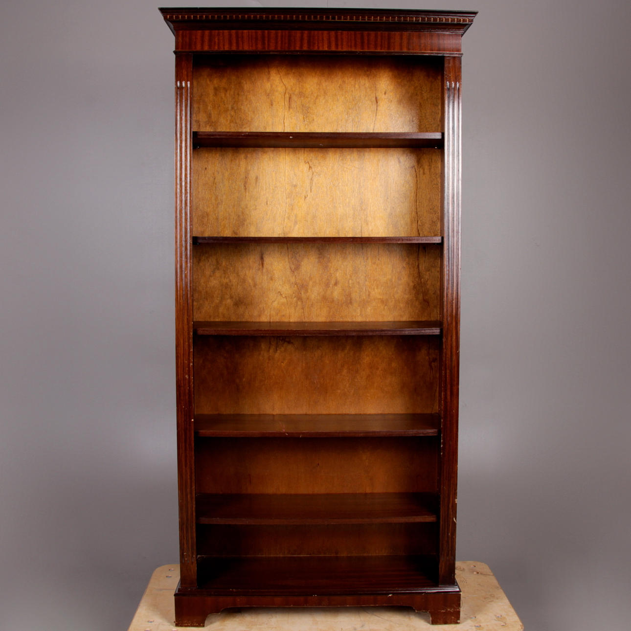 BOKHYLLA, gustaviansk stil, 1900-talets andra hälft.