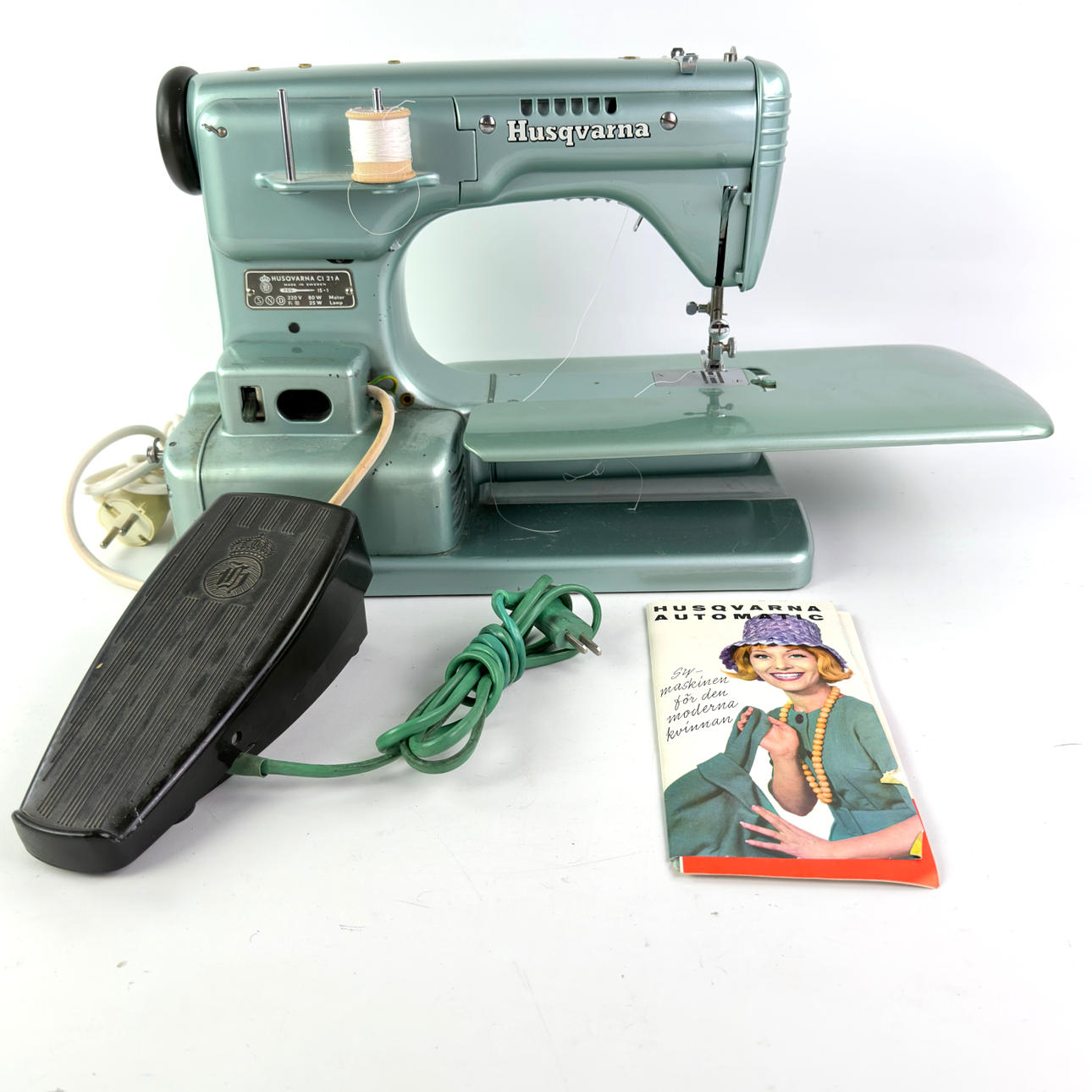 SEWING MACHINE, Husqvarna Automatic, in bag.