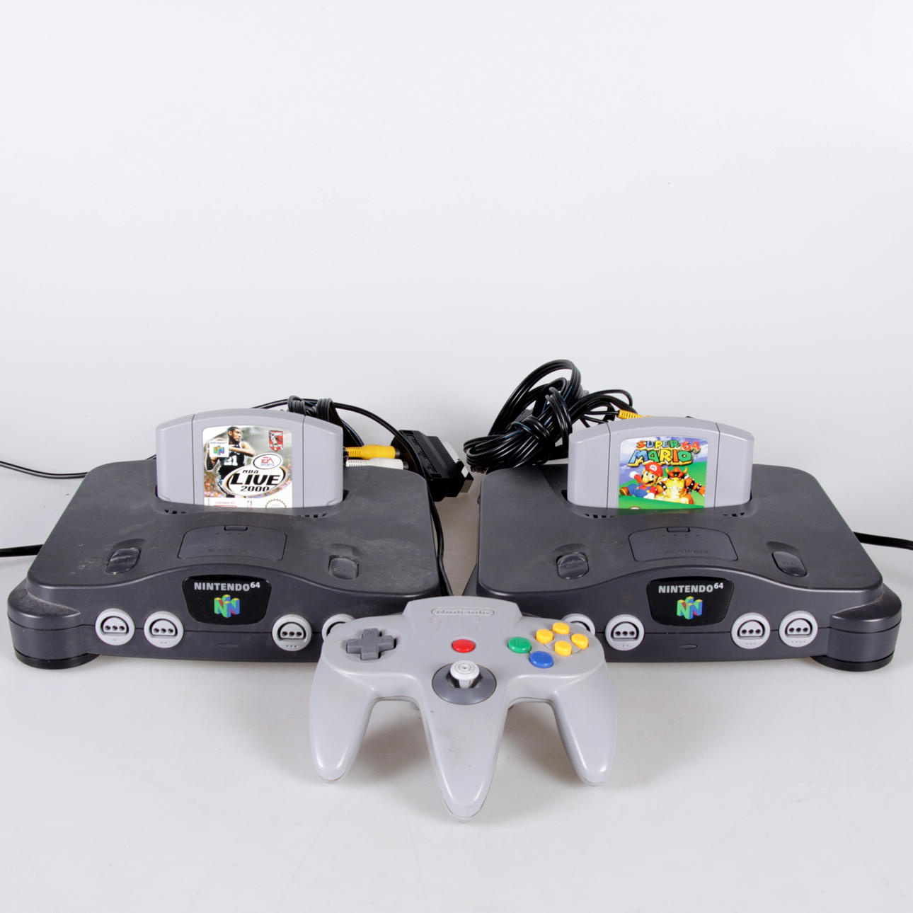 SPELKONSOLER, samt spel, 7 delar, Nintendo 64.
