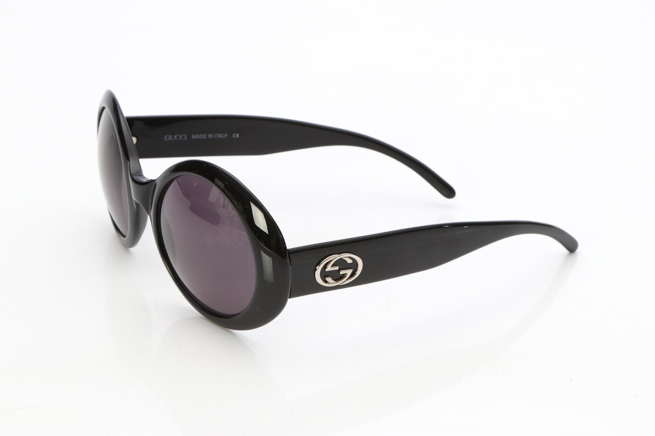 GUCCI, SOLBRILLER. Sort plast.