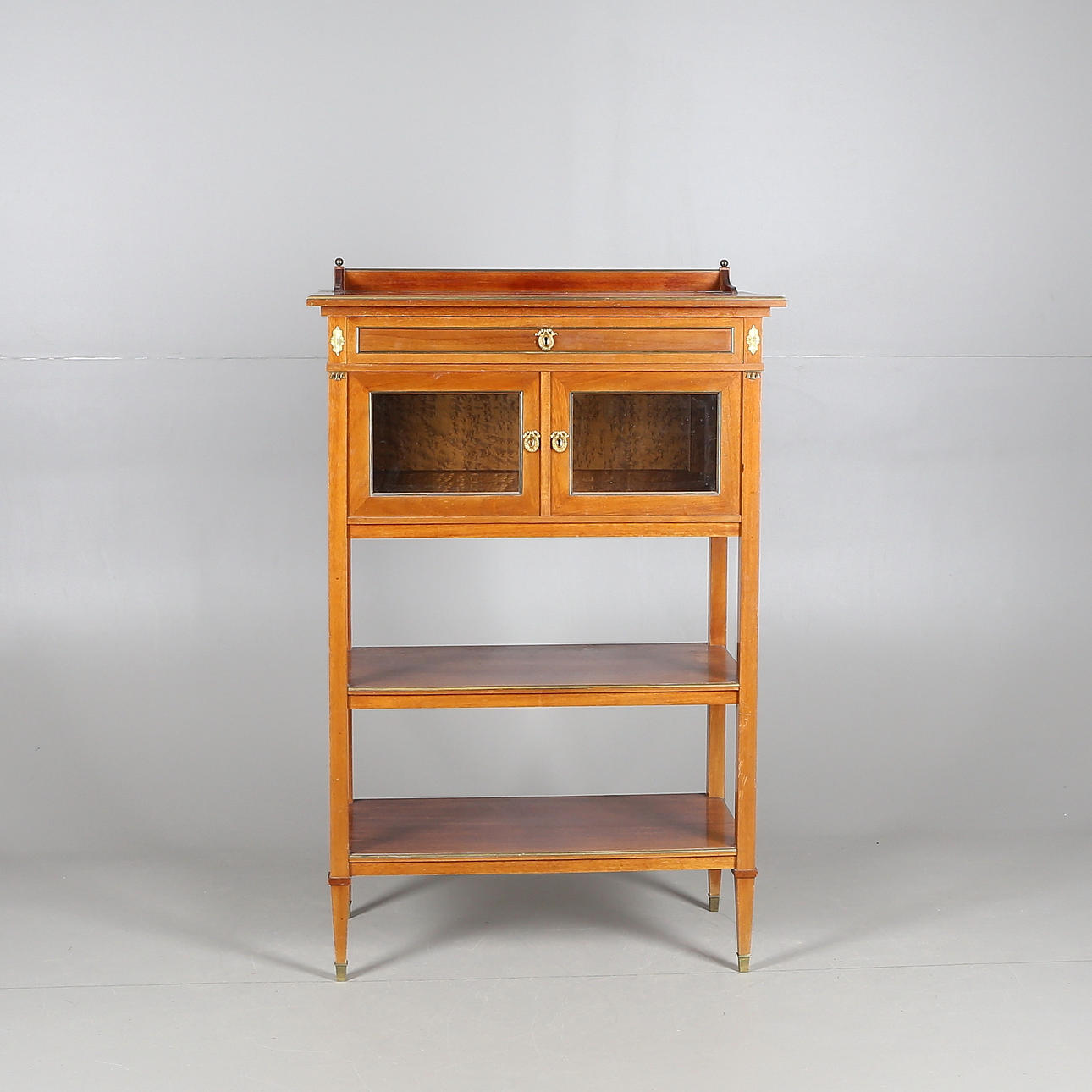 HYLLA med VITRIN, trä, Nordiska Kompaniet, 1900-talets andra hälft.