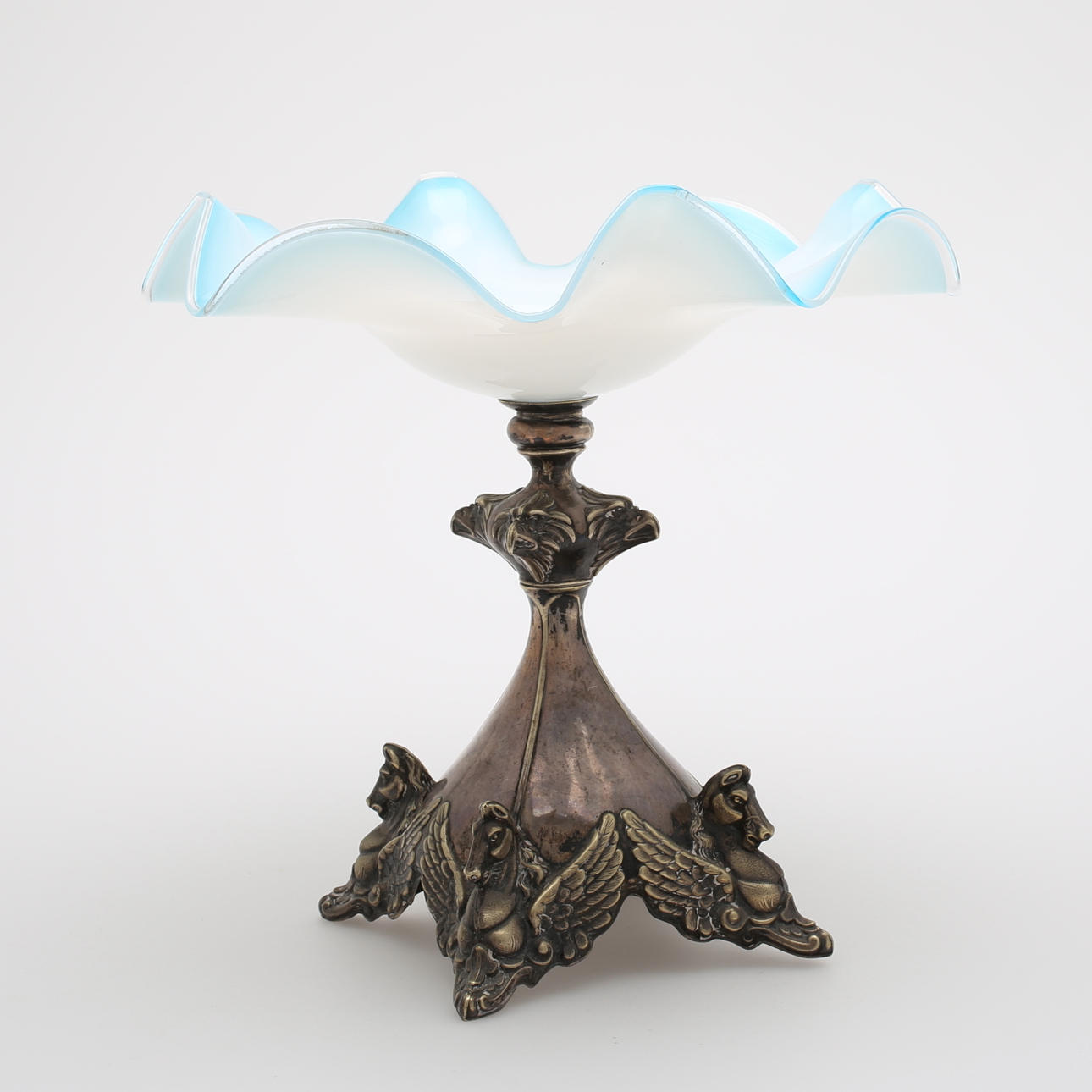 SKÅL PÅ FOT, veckad glasskål på nysilverfot, tidigt 1900-tal.