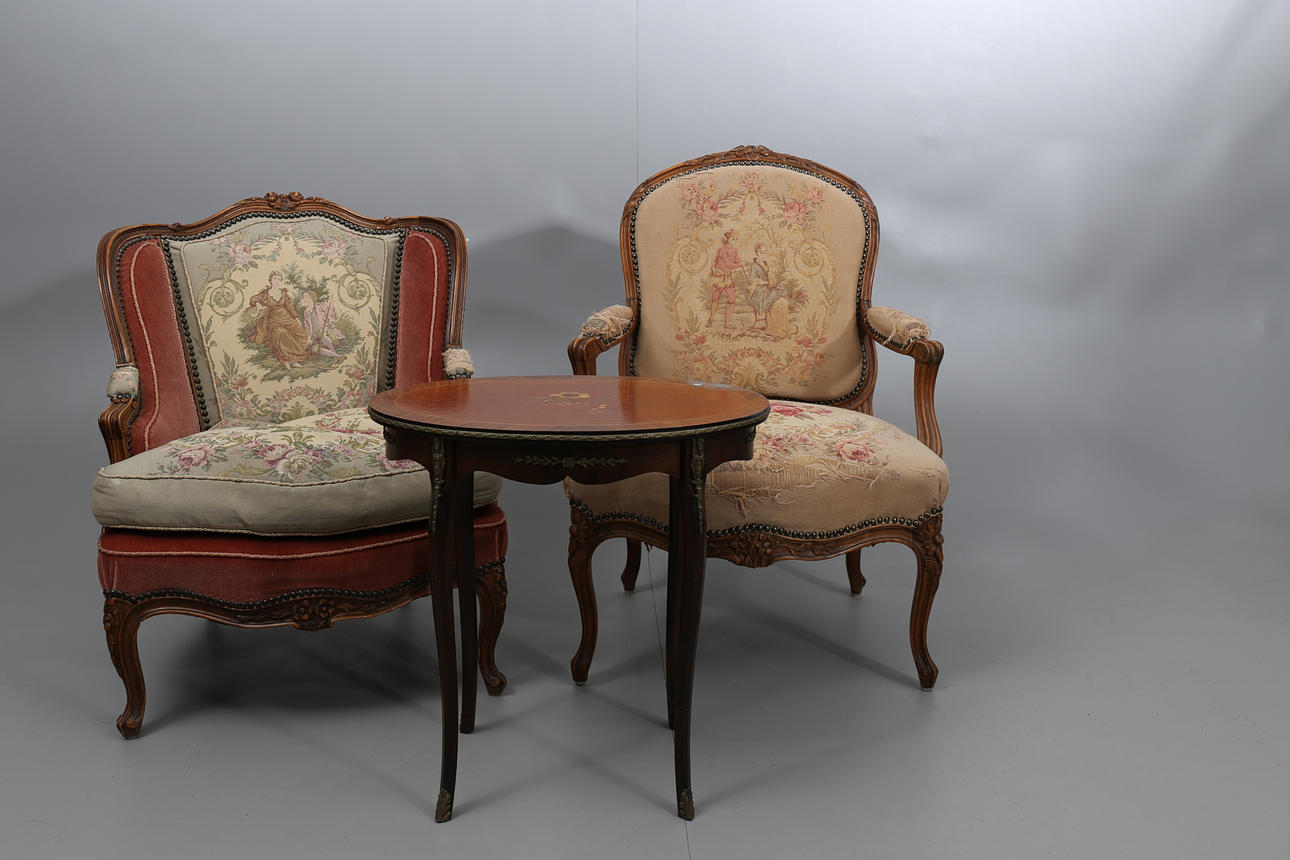 KARMSTOL, FÅTÖLJ OCH BORD, olika träslag, 3 delar, stilmöbler, 1900-tal.