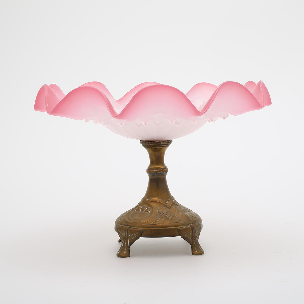 SKÅL PÅ FOT, veckad glasskål på mässingsfot, jugend.