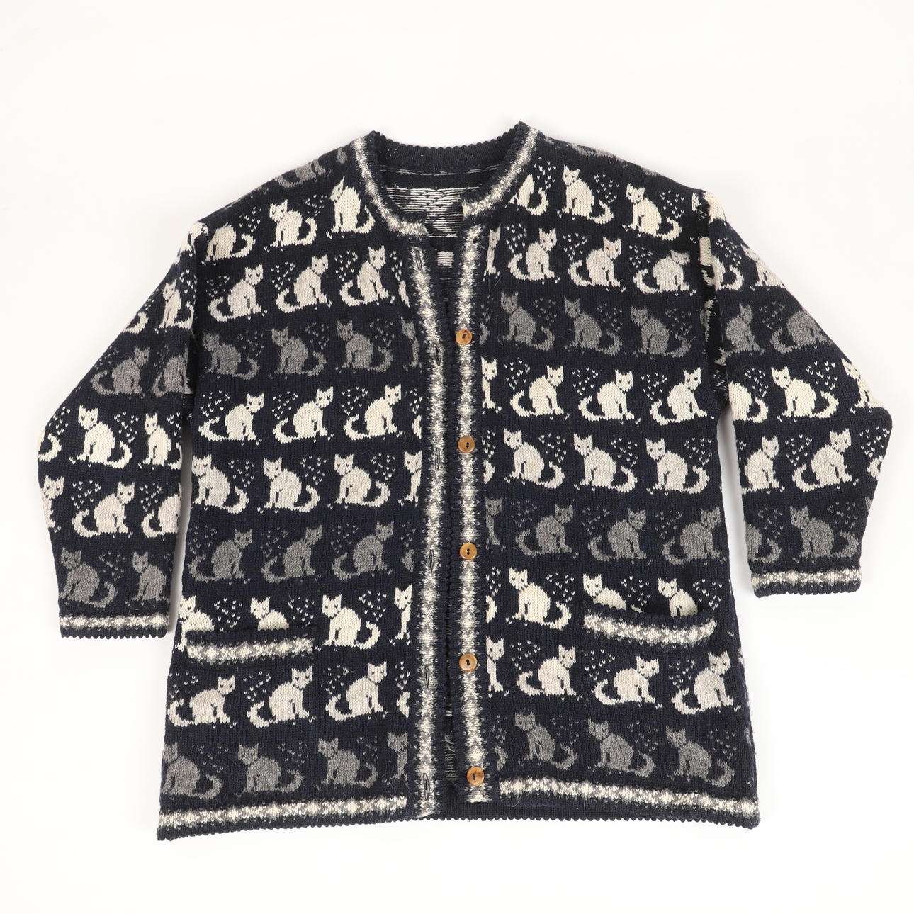 KOFTA, stickad ull med kattmönster.