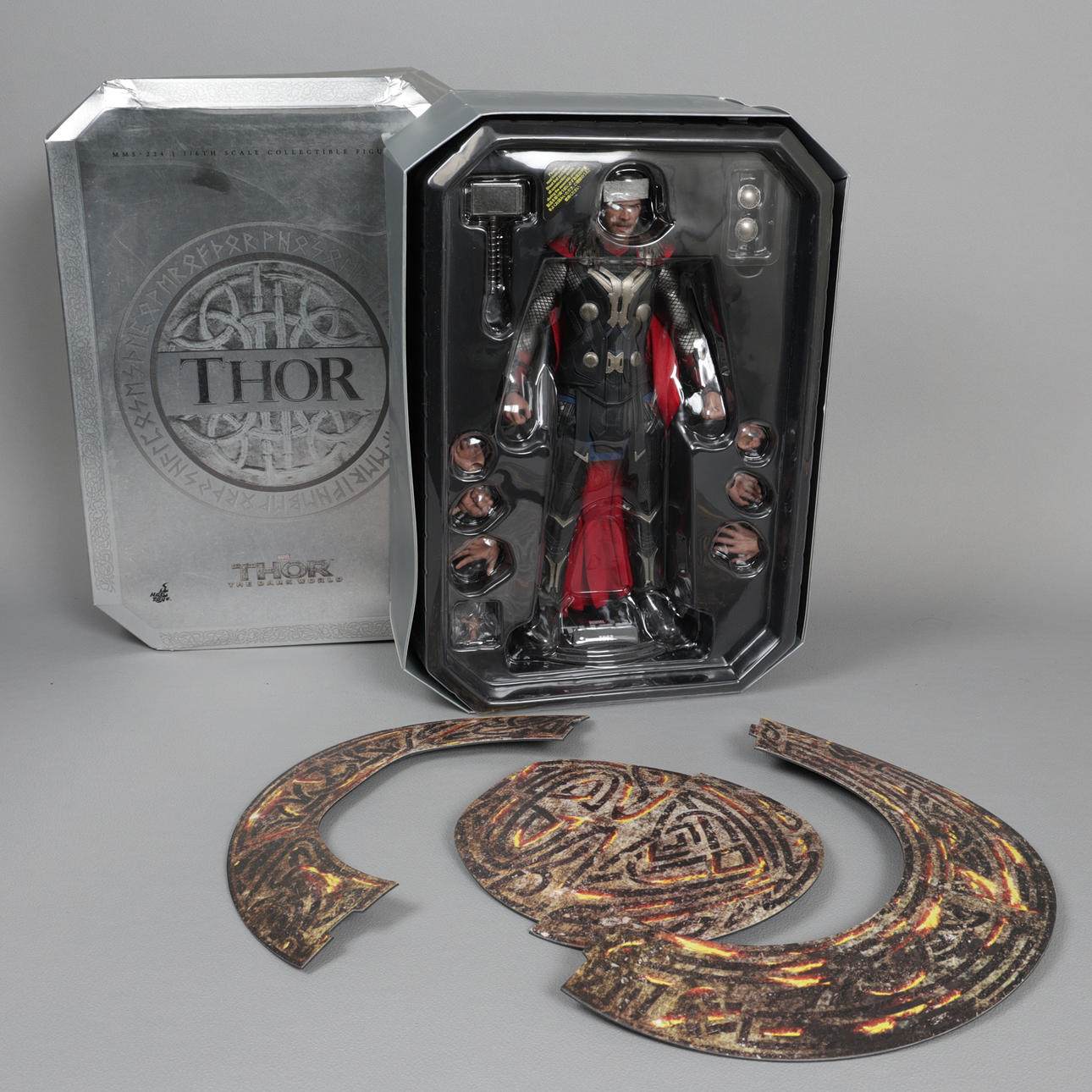 HETA LEKSAKER THOR 1\ 6 SKALA FIGUR.