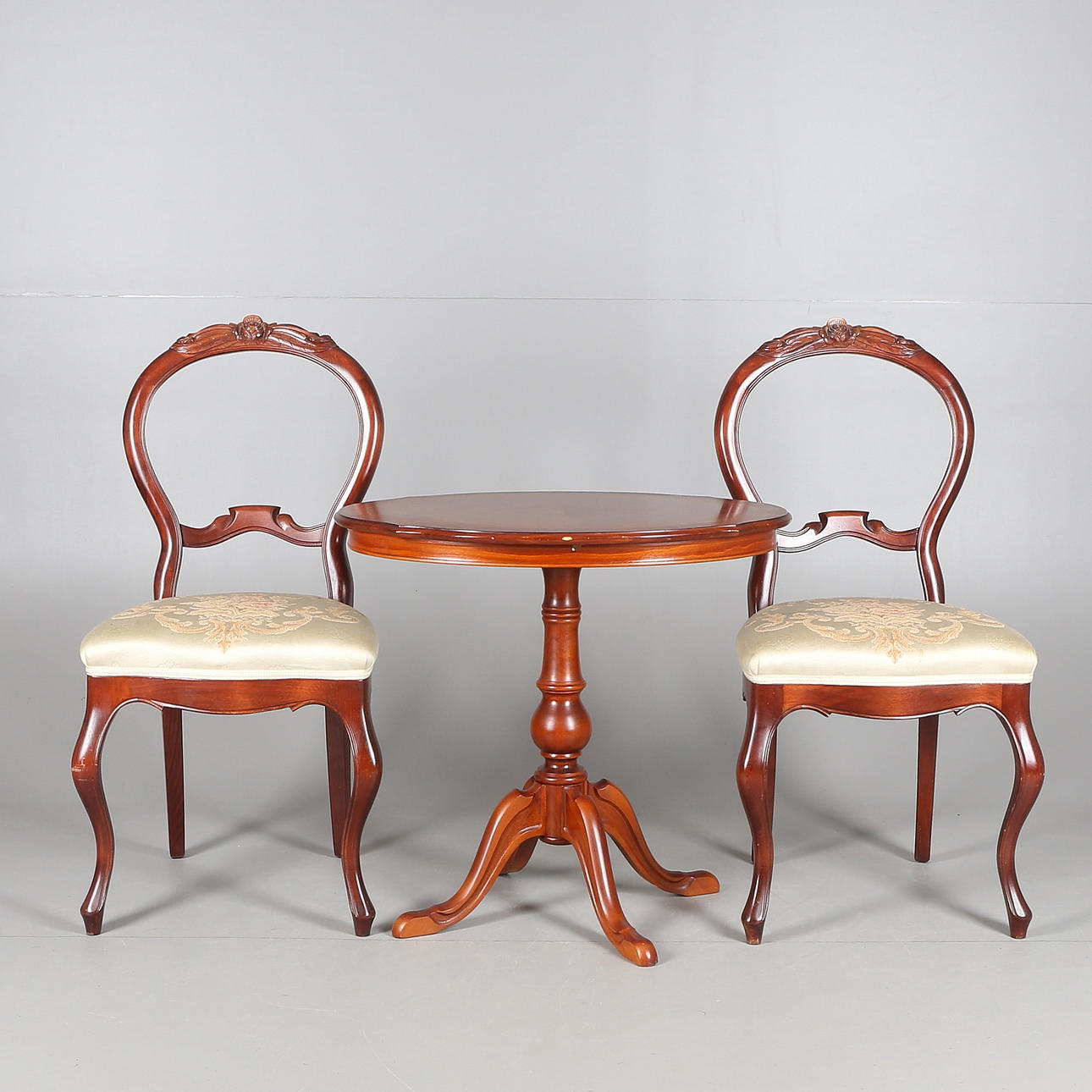 PELARBORD samt STOLAR, ett par, nyrokoko-stil, 1900-tal.
