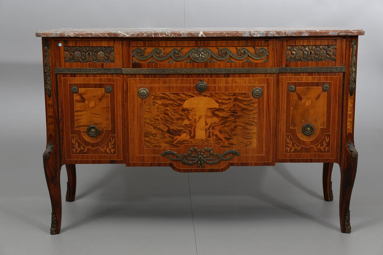 BYRÅ MED STENSKIVA, olika träslag, 5 lådor och 2 skåp, gustaviansk stil, 1900-talets andra hälft.