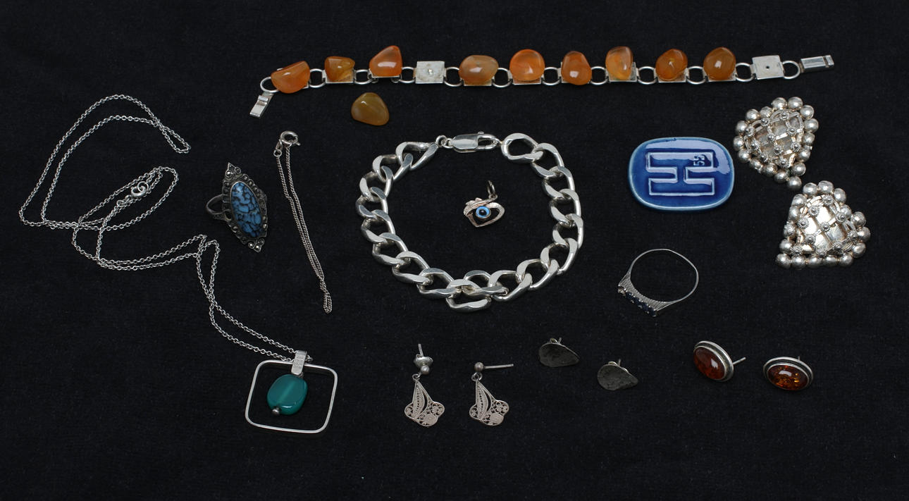 SMYCKEN, silver, 11 delar, 1900/2000-tal samt BROSCH "H55" C-H Stålhane Rörstrand.