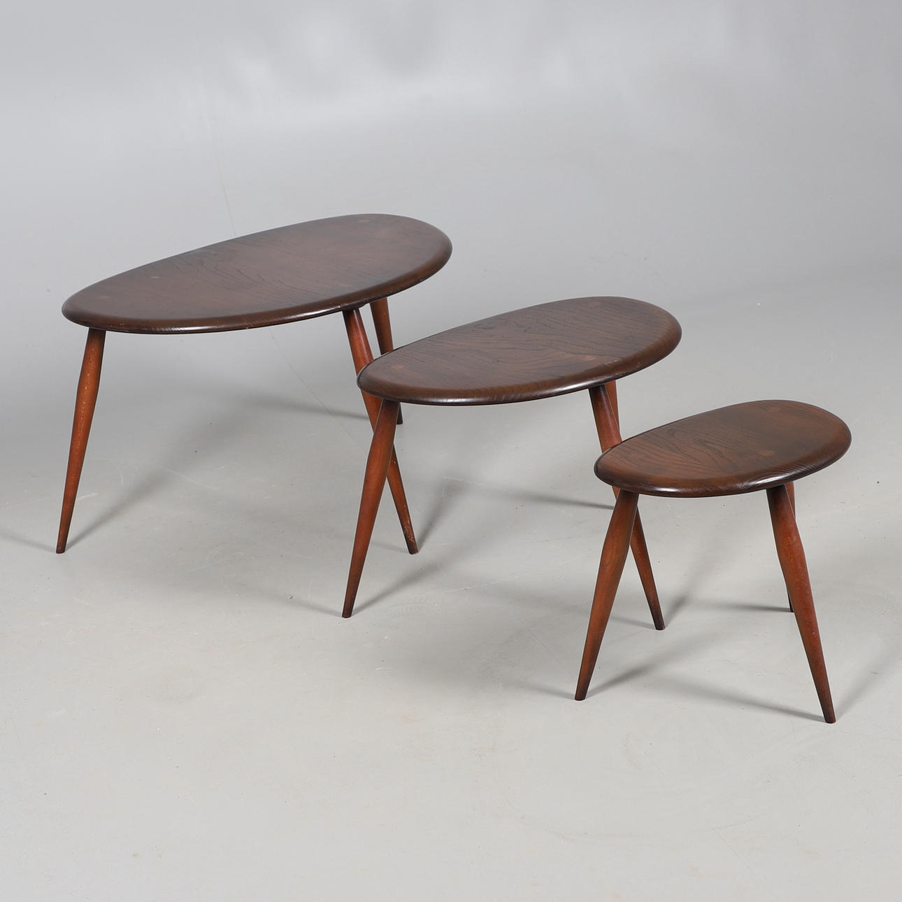 ERCOL - UPPSÄTTNING AV TRE ”STEN” -BORD.