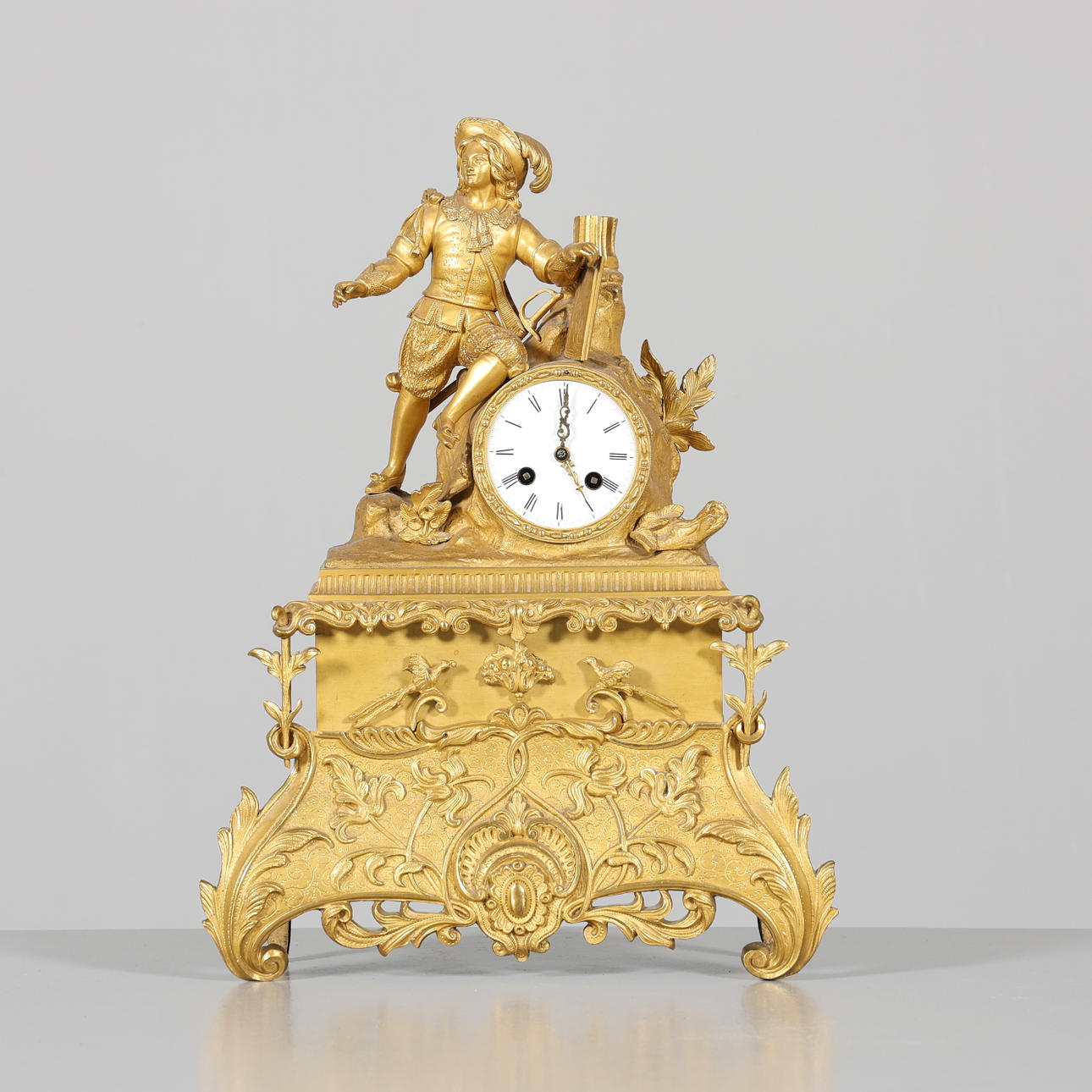 TABLE PENDANT, gilt metal.