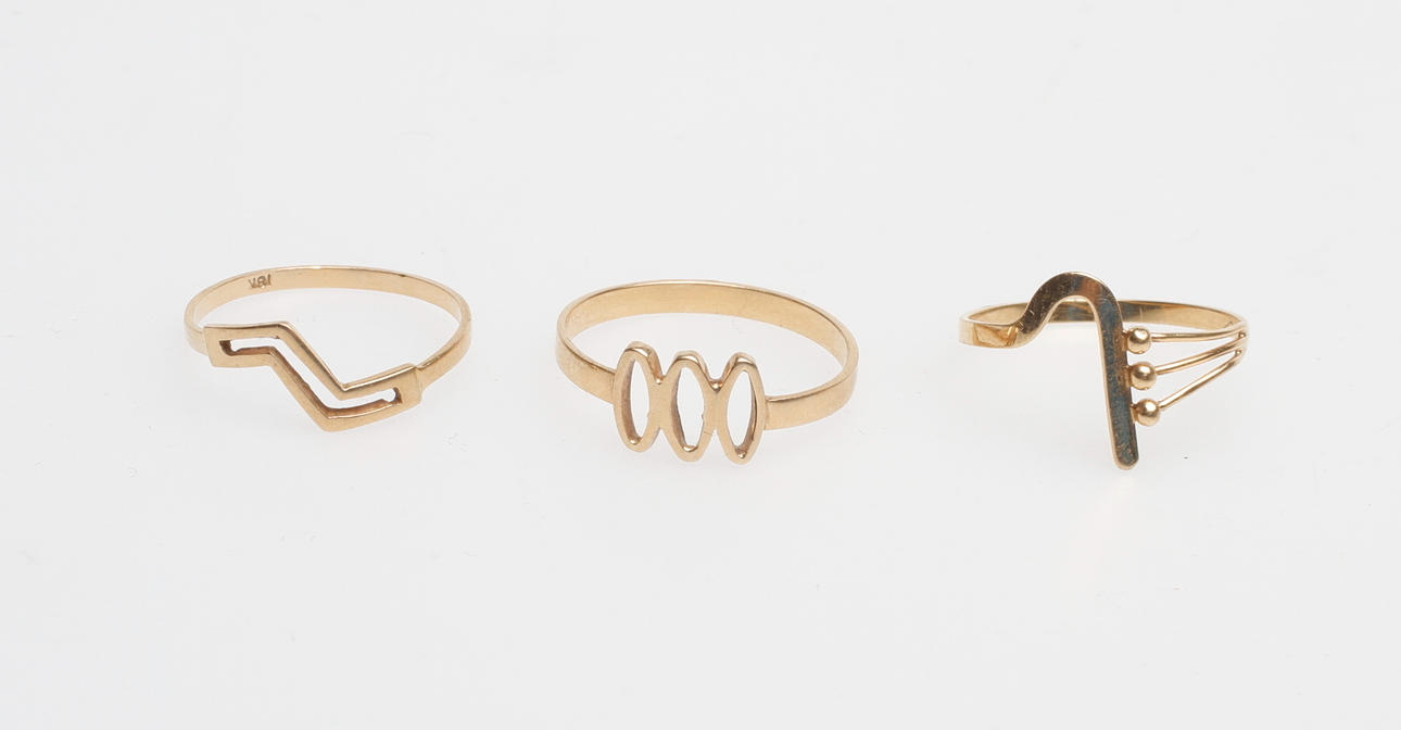RINGAR, 3 st, 18k guld, vikt ca 3,6 gr.