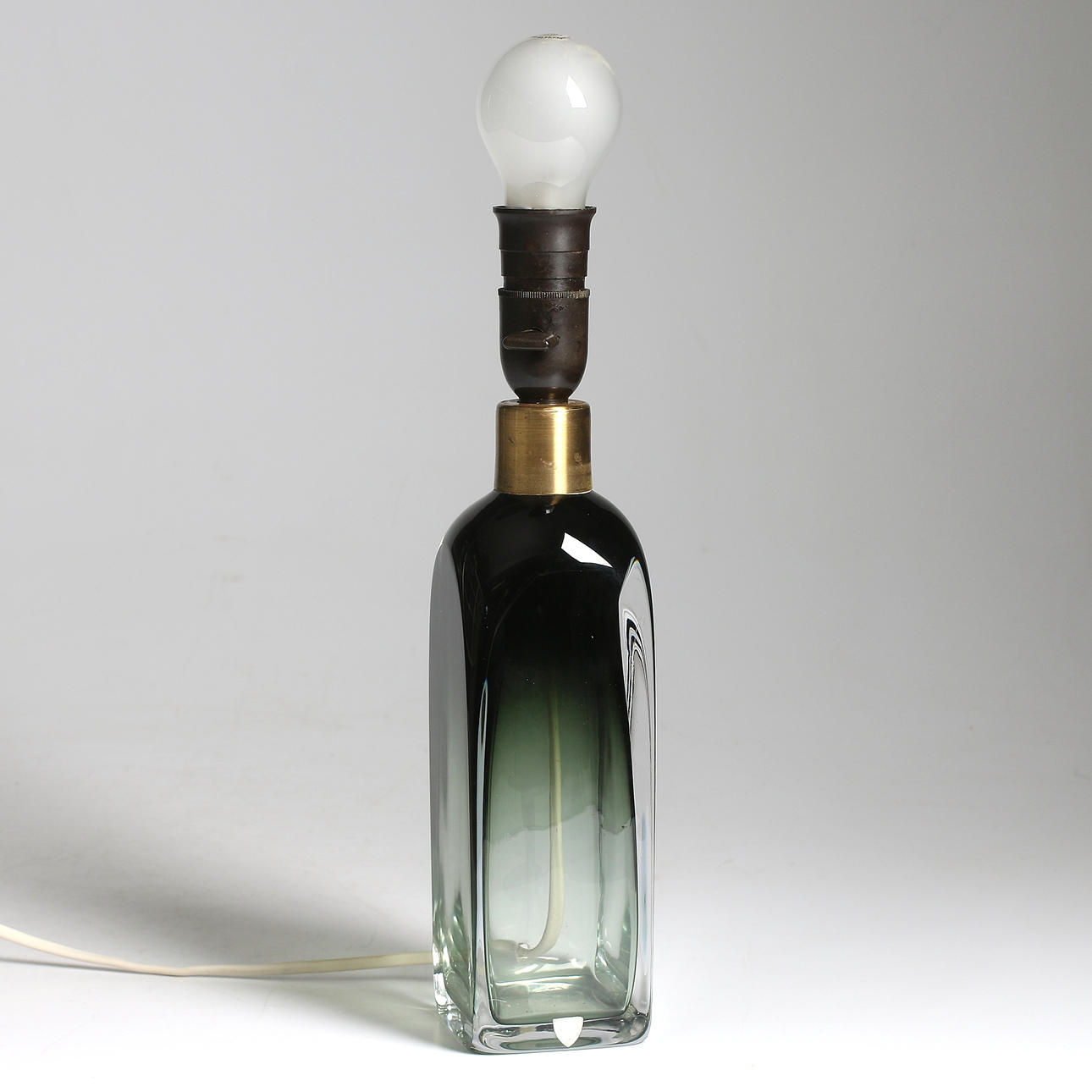 BORDSLAMPA, glas, Carl Fagerlund, Orrefors, 1900-talets mitt.
