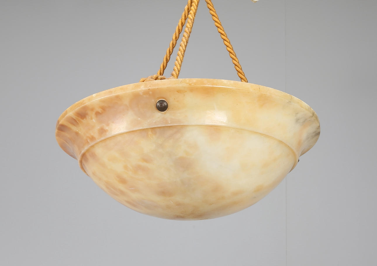 TAKLAMPA, möjligen alabaster, 18/1900-tal.