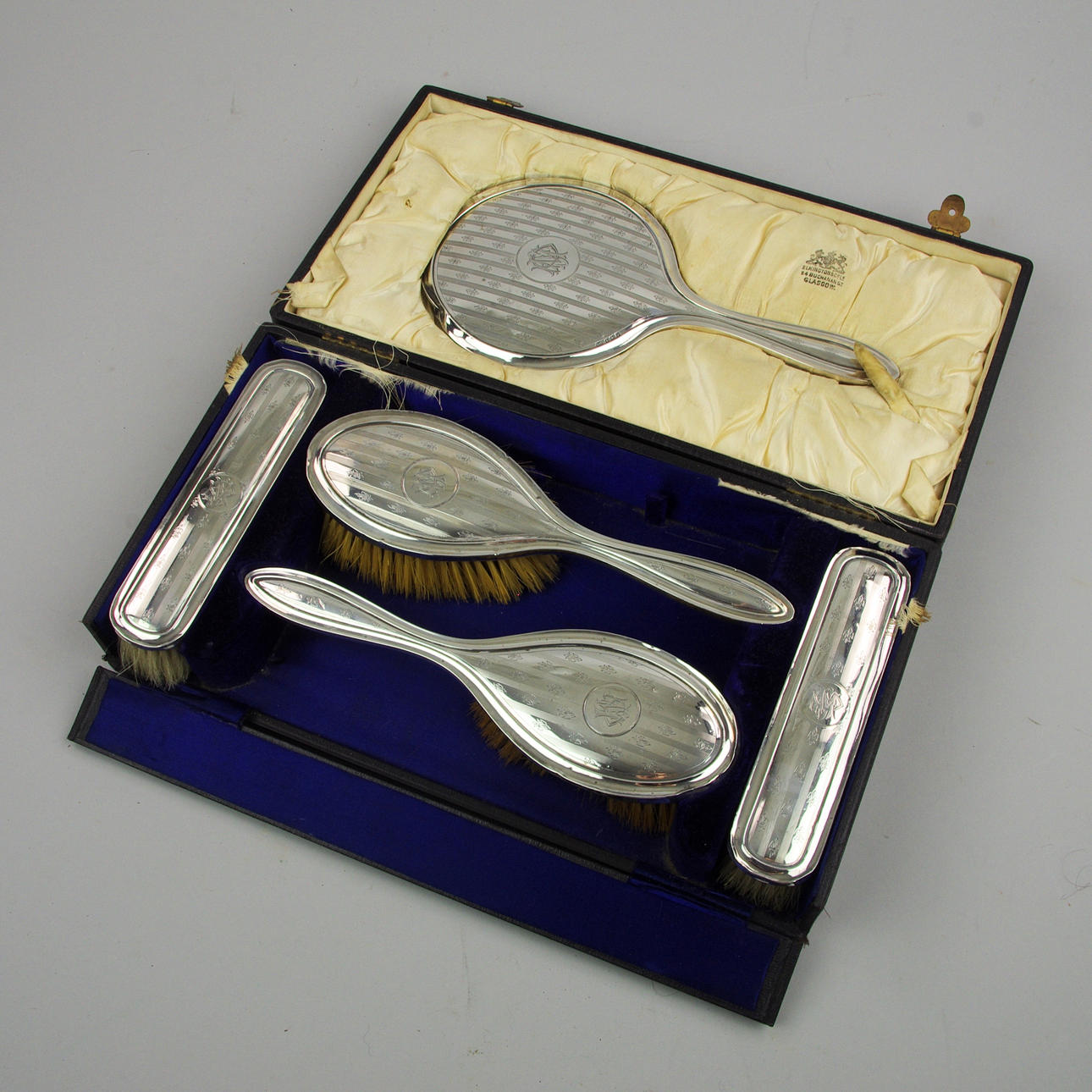 BORSTSET I ETUI, silver, Birmingham, 1912-1913.