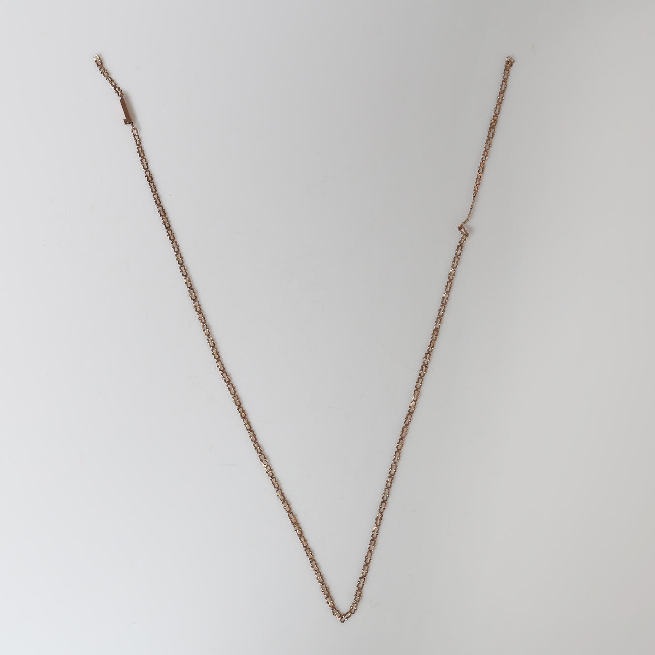 9 KARAATIN RUUSUKULTA KAULAKORU.