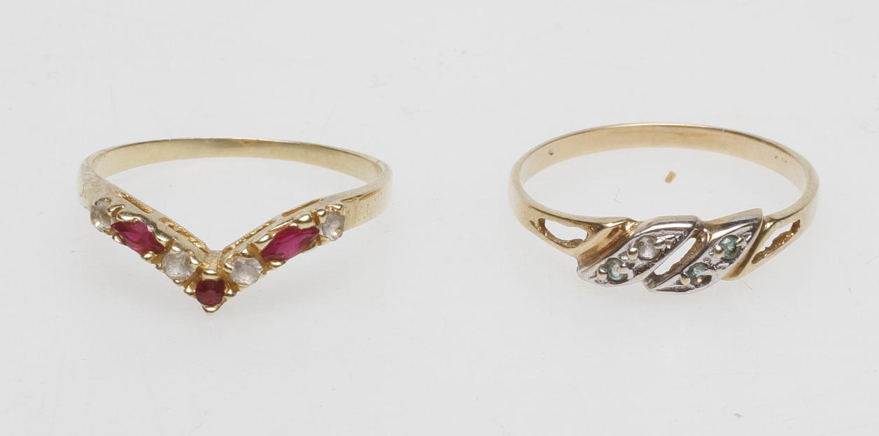 RINGAR, 2 st, 14k guld, vikt ca 2,8 gr.