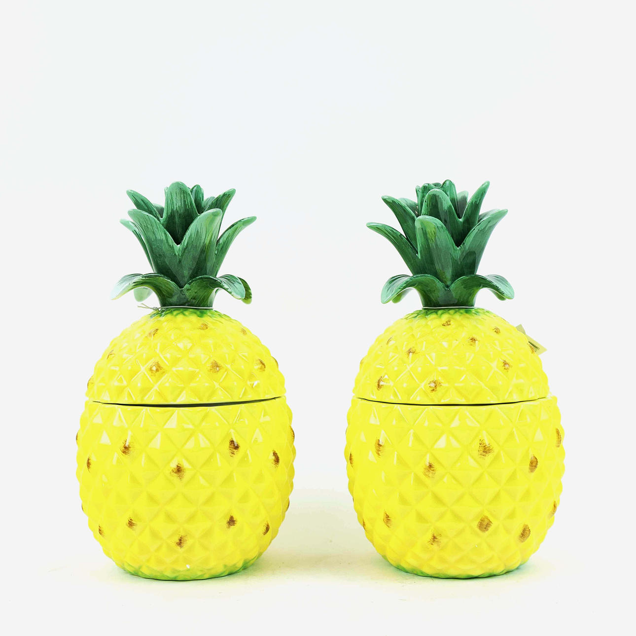 EIN PAAR ANANASGLÄSER.