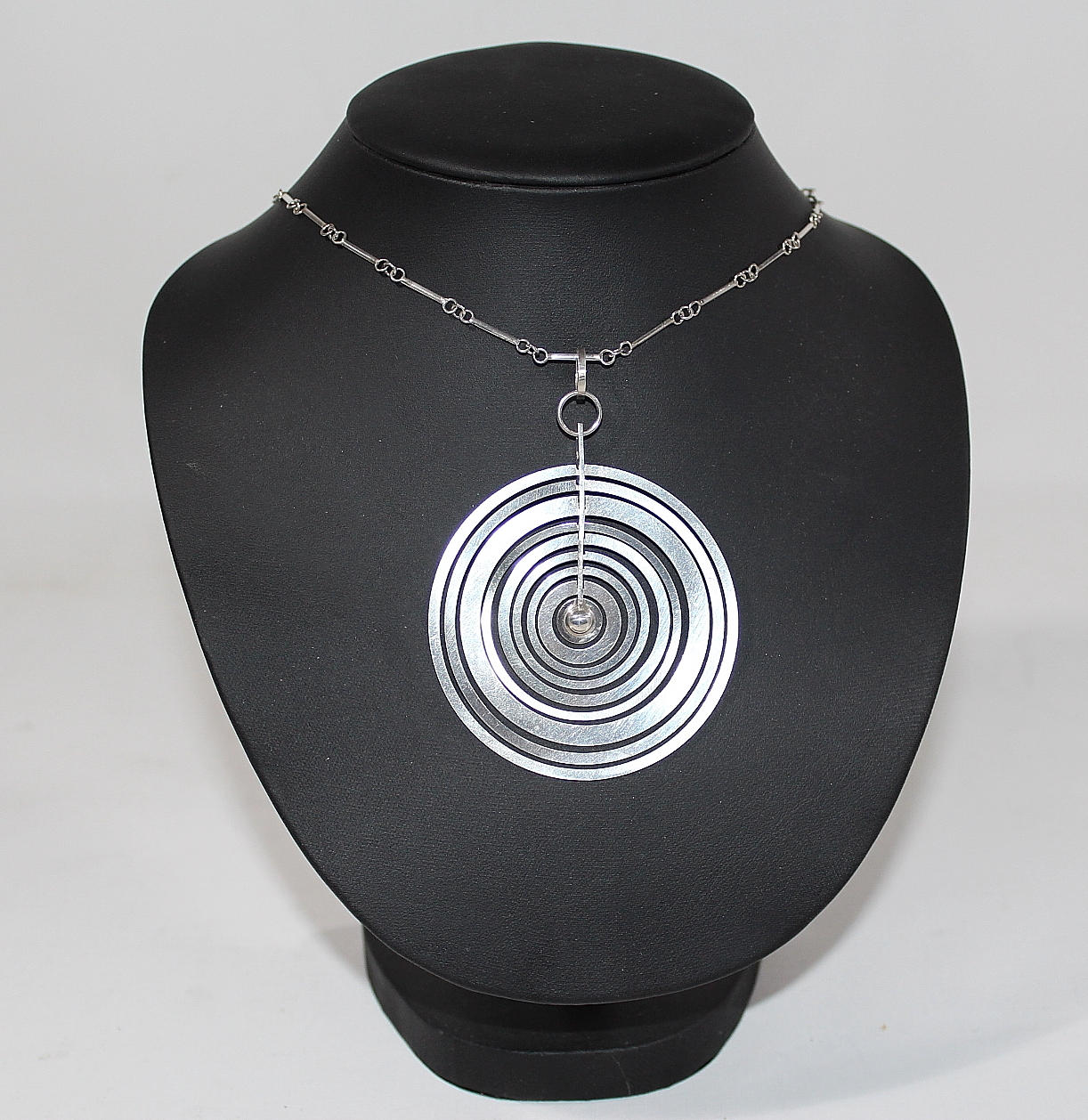 TAPIO WIRKKALA. hänge, silvermåne, sterling silver, N. Westerback, 1971.