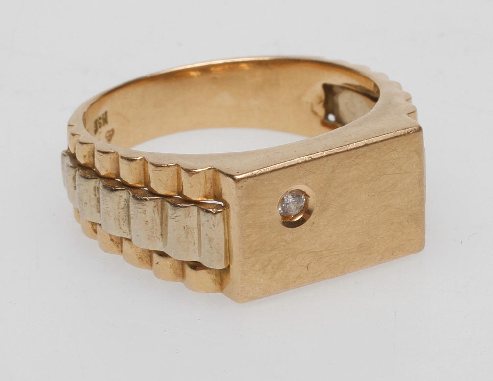 RING, 18k guld, vikt ca 11,3 gr.