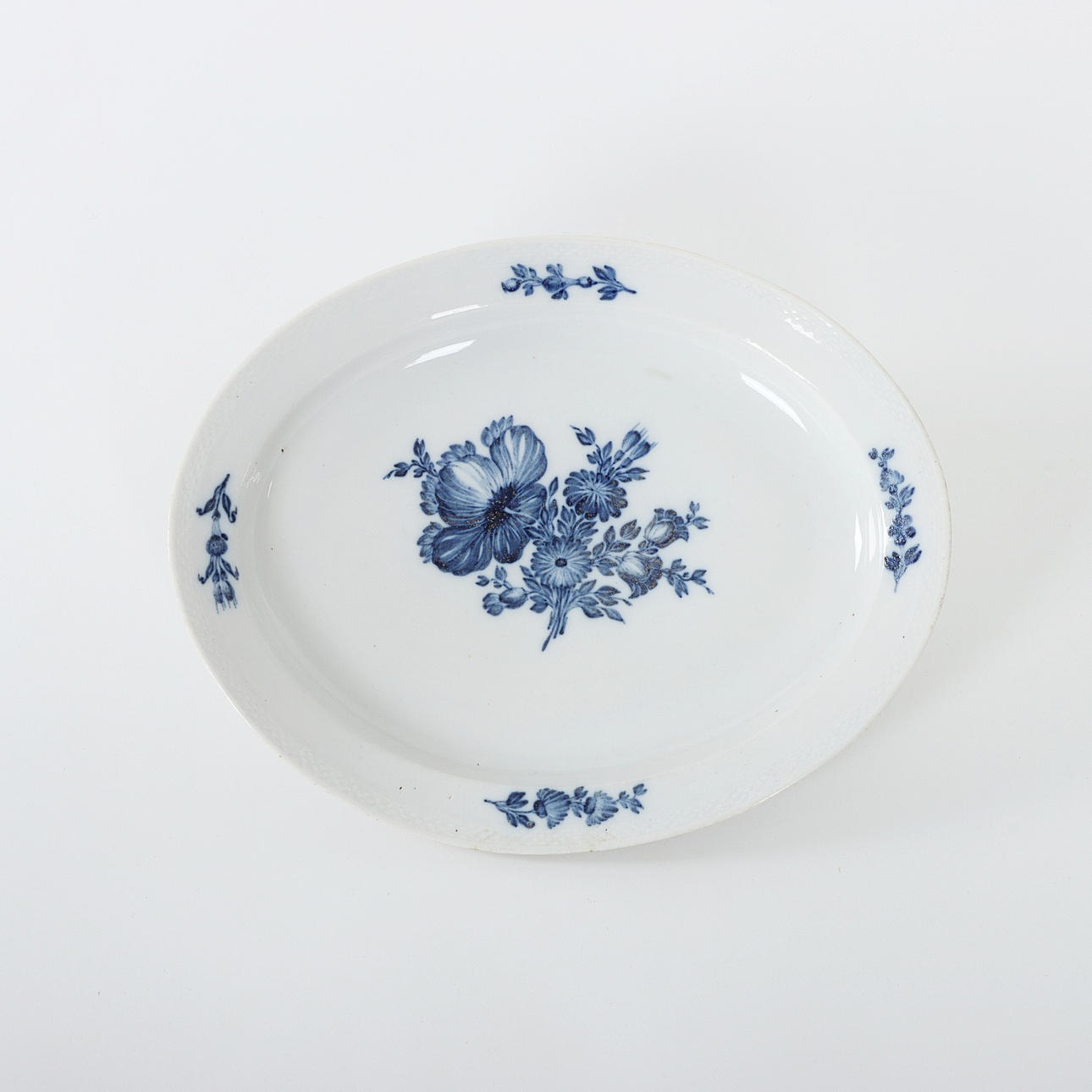 SERVING DISH, Bing & Grøndahl 1854-1894.