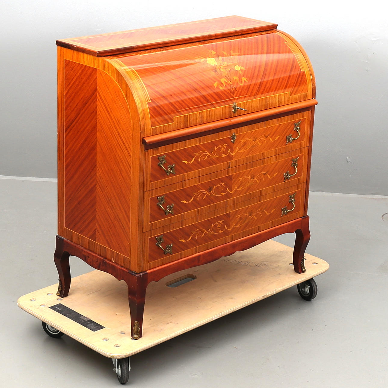 RULLKLAFFSEKRETÄR med tre lådor, 1900-tal.