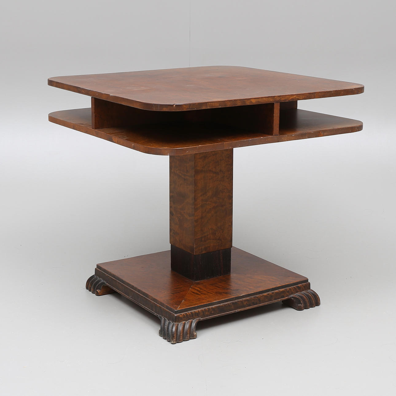 BORD med hyllor, art deco, 1900-talets första hälft.