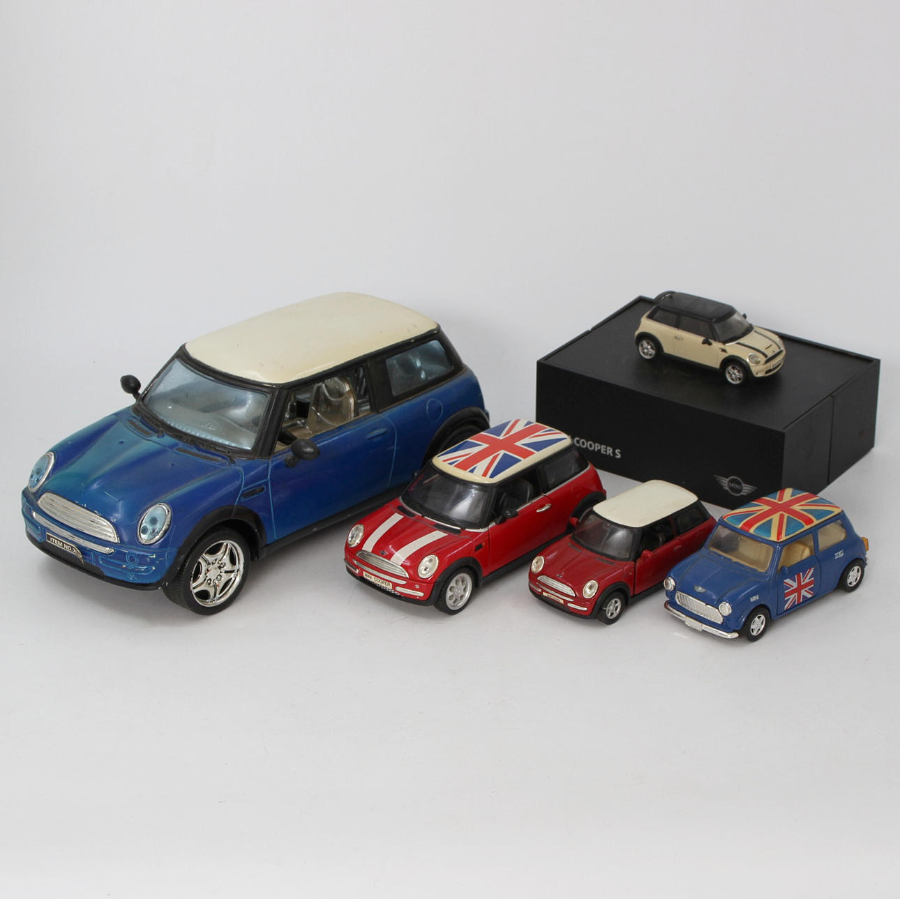 5 MODEL CARS, MINI COOPER, PLASTIC AND METAL.