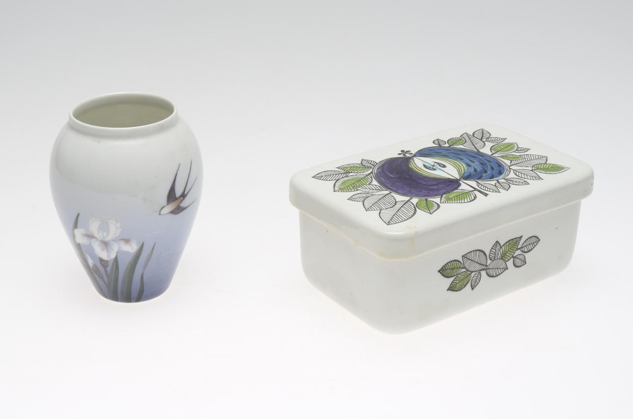 VAS samt ASK, porslin och keramik, Royal Copenhagen samt Rörstrand.