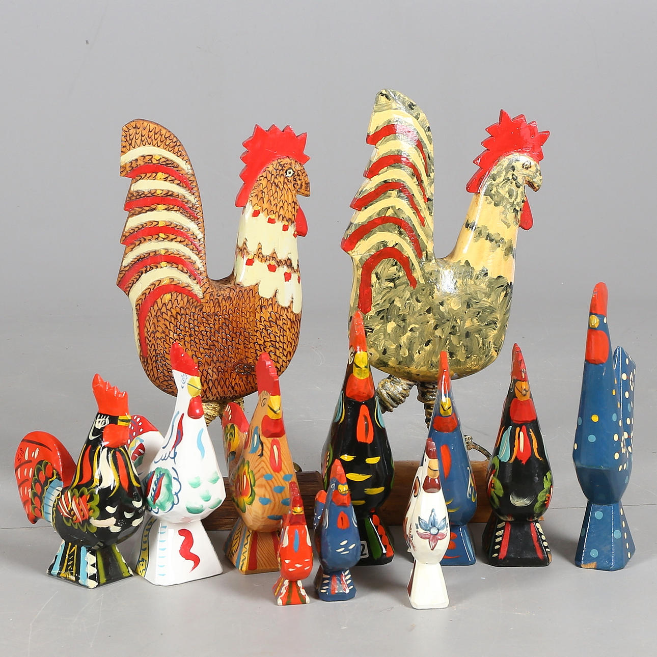 DALATUPPAR, med mera, ca 12 st, trä, 1900-tal.