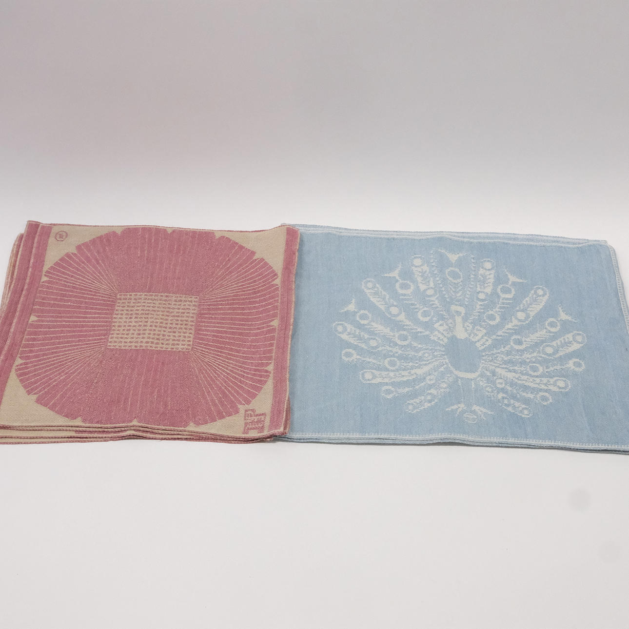 DORA  JUNG. TISCHSETS, NEUN STÜCK, TAMPELLA.