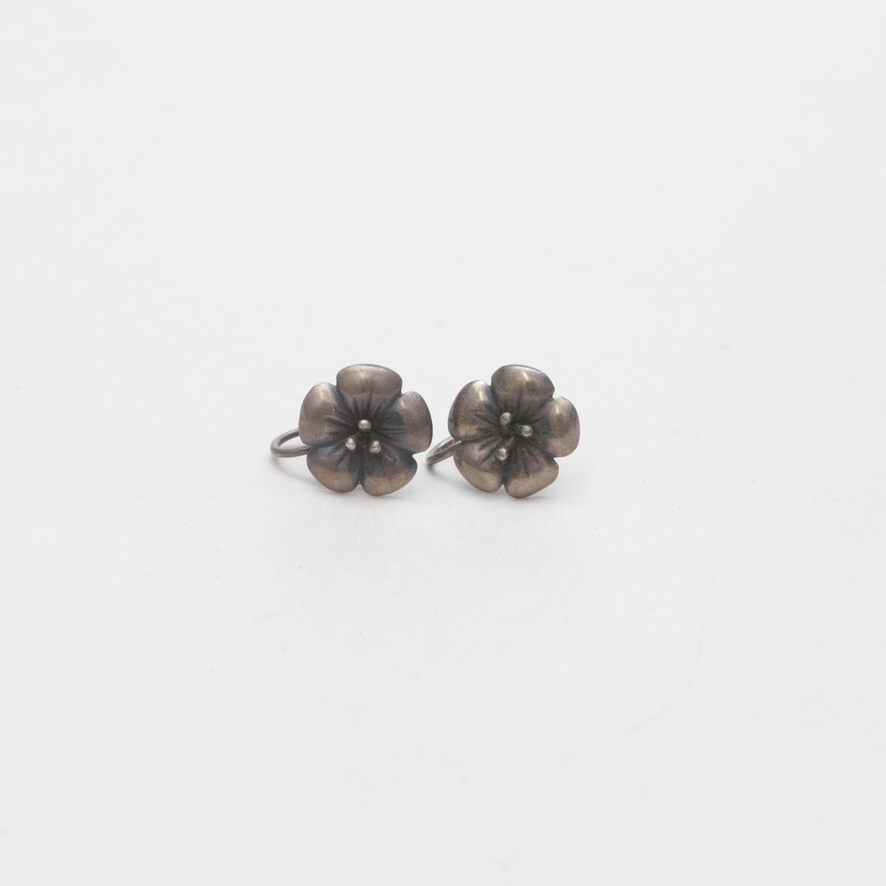 ØRERINGE, 1 par, sølv.