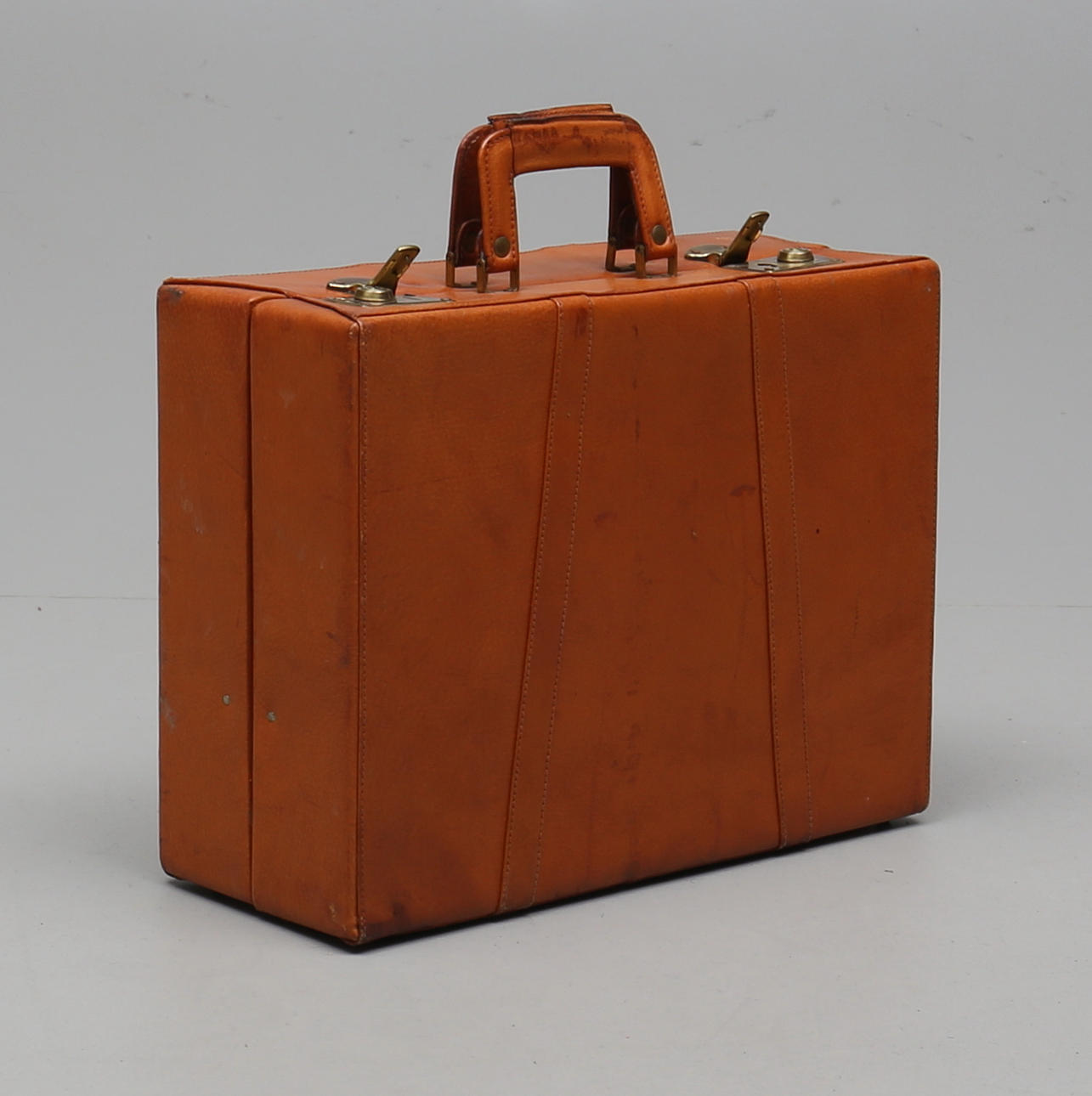 VÄSKA, läder, 1900-talets mitt.