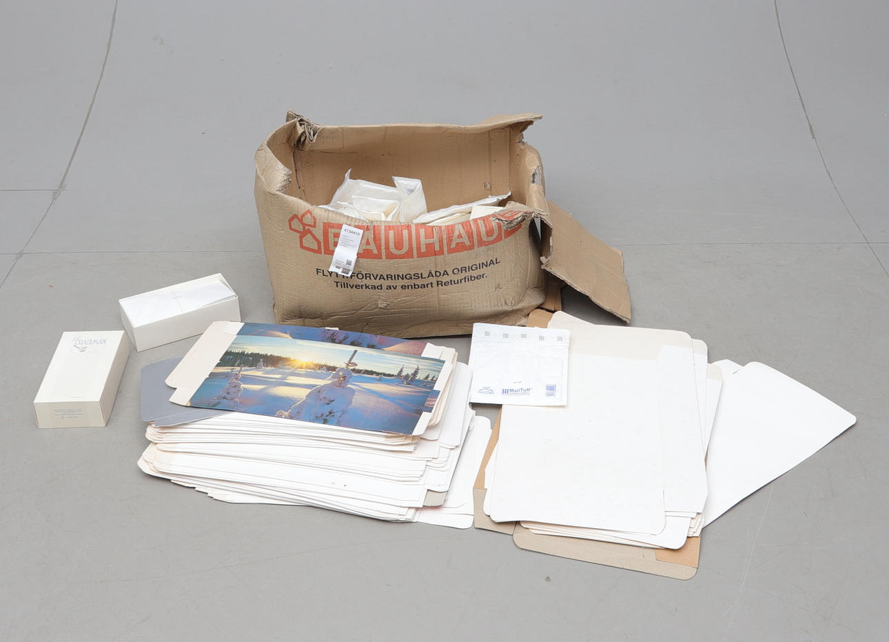 LOT OF PADDED ENVELOPES/GIFT BOXES.