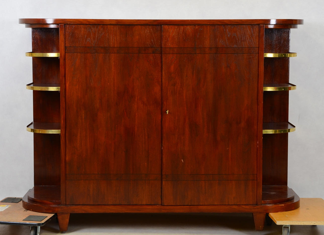 MATSALSSKÅP, betsat och lackat trä, 1900-talets första hälft.