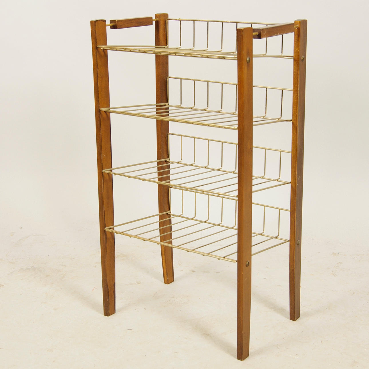 TIDNINGSSTÄLL, trä/mässing, 1900-talets mitt.