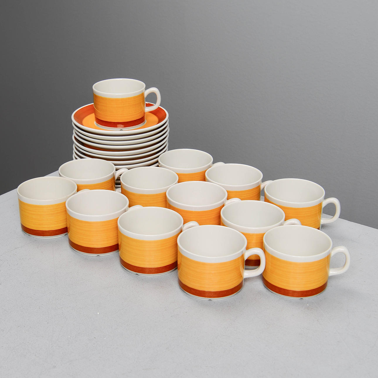 HELMER RINGSTRÖM. KAFFEKOPPER med UNDERKOP, 12 stk., „Stina“, Gefle.