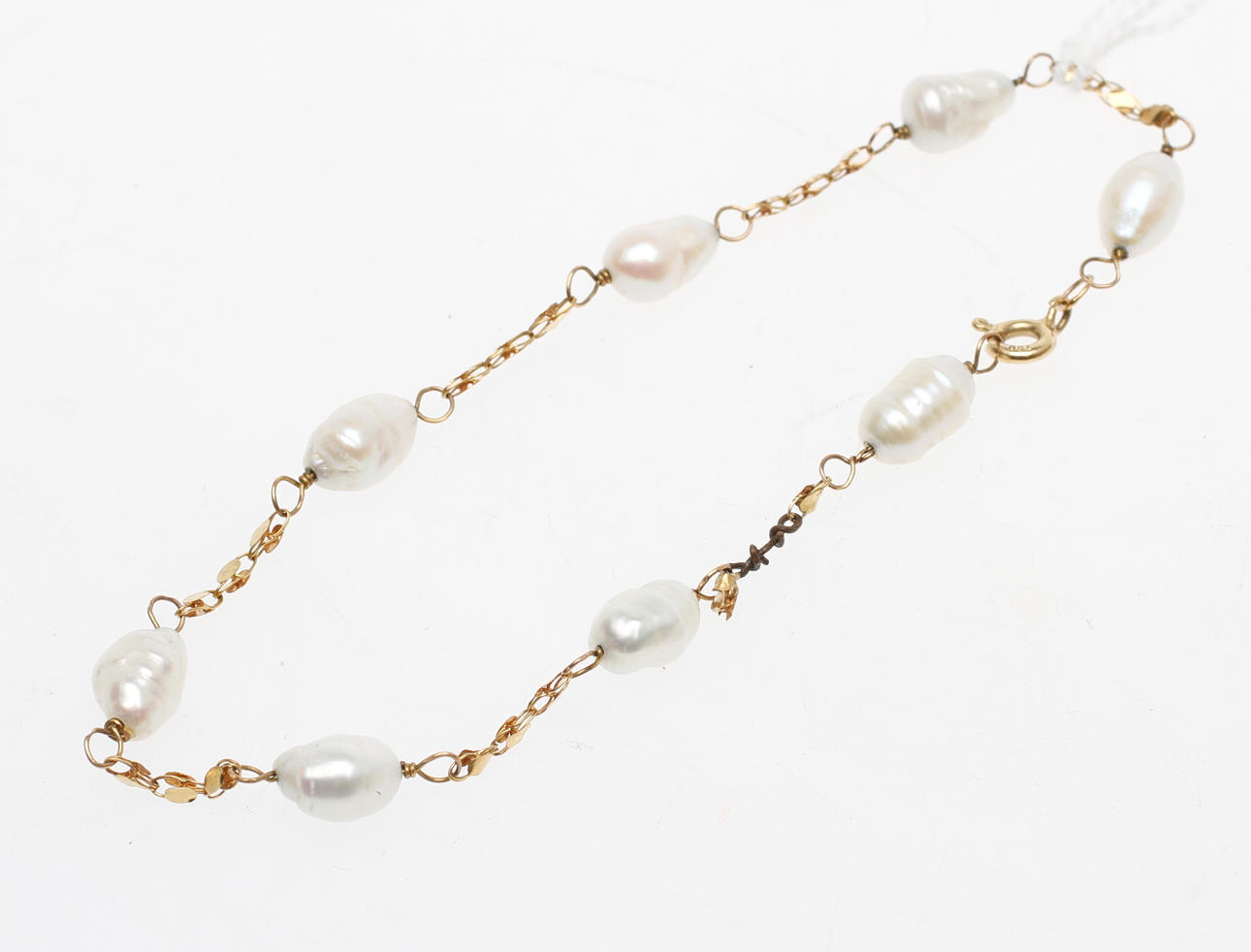 ARMBAND med PÄRLOR, 18k guld, vikt totalt 4,5 gr.