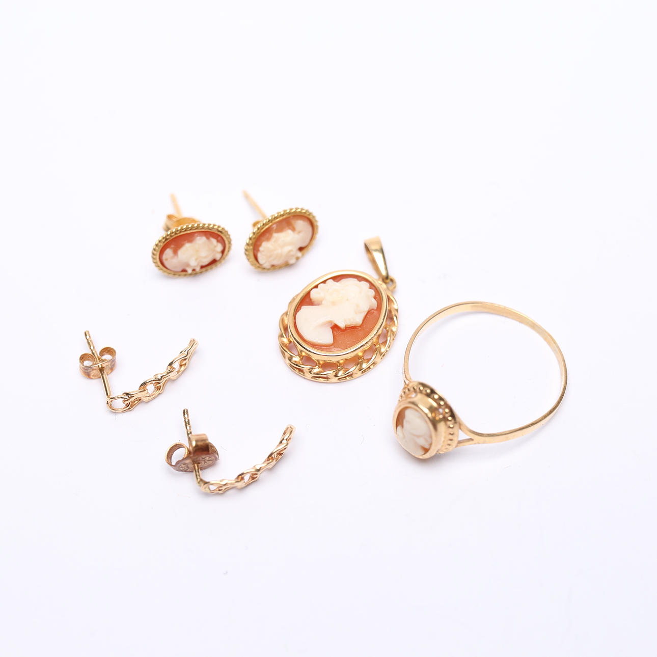 SMYKKER, 18k guld, totalvægt ca 5,3 g.