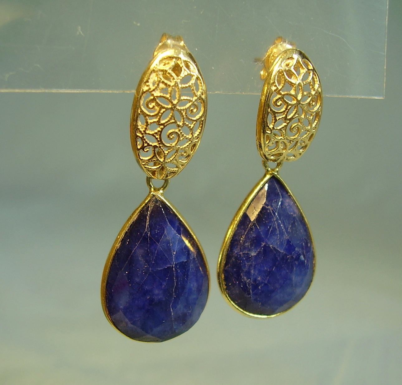 SAFIR ÖRON DUBBAR NATURLIGA SAFIRER.