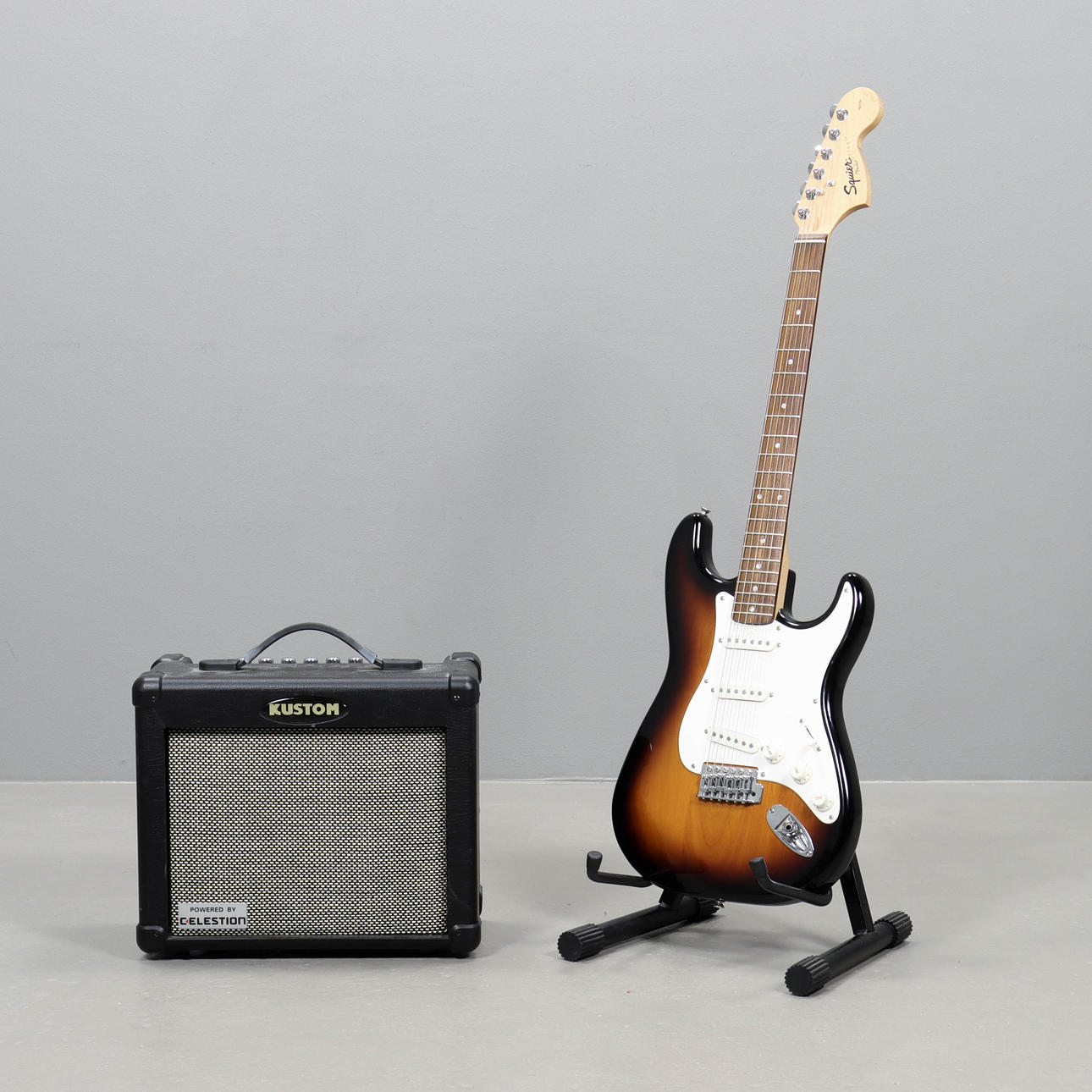 ELGITARR Sqiuer Affinity Strat, med förstärkare Kustom Solo 16.