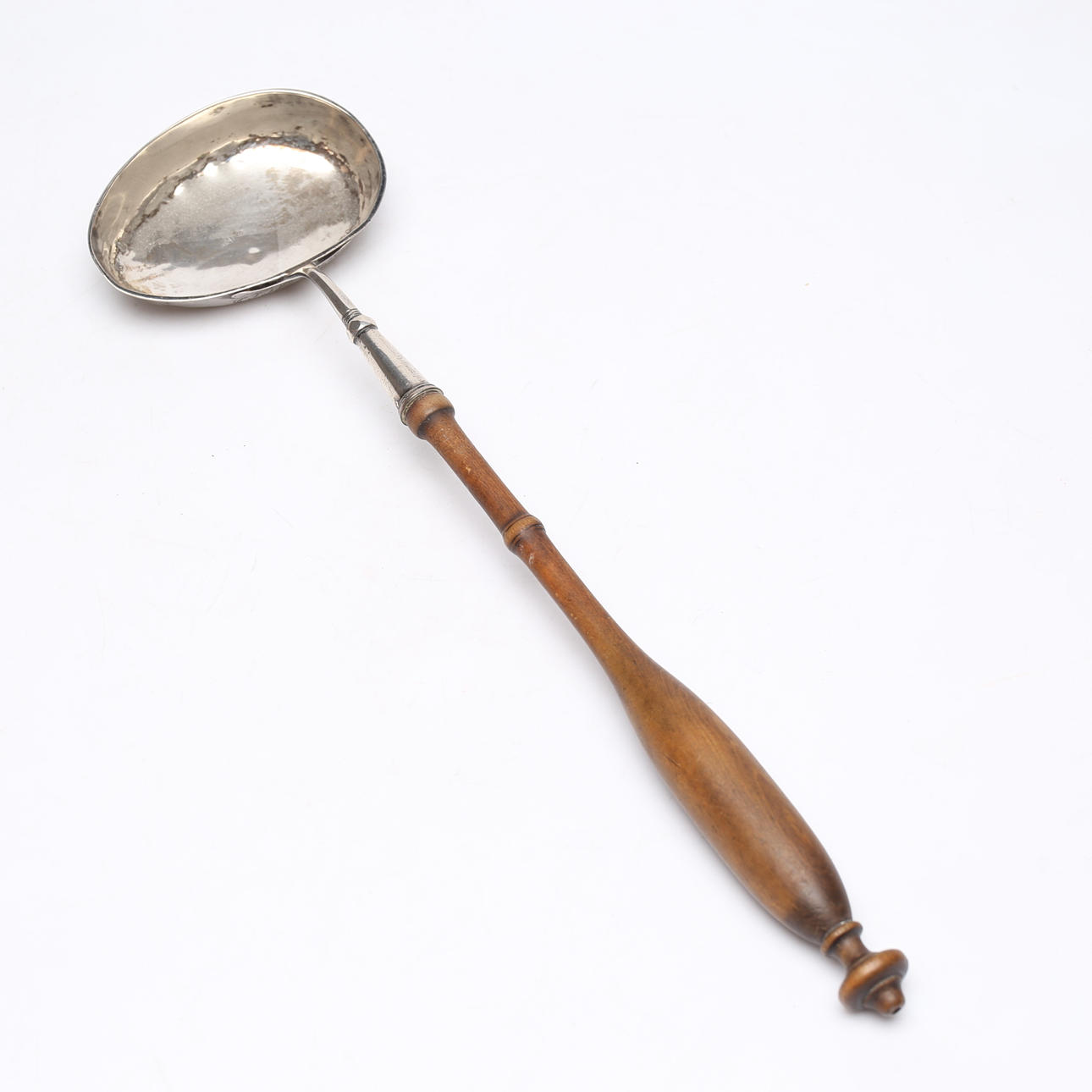 SOPPSLEV, silver med trähandtag, 1800-tal.