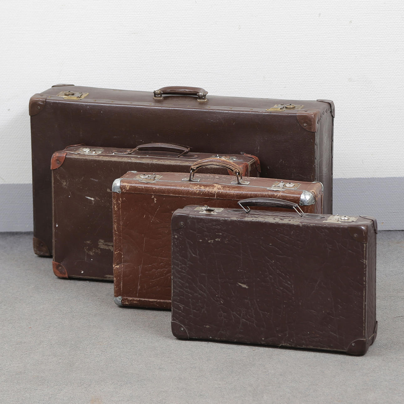 RESVÄSKOR, 4 ST, 1900-TALETS FÖRSTA HÄLFT.