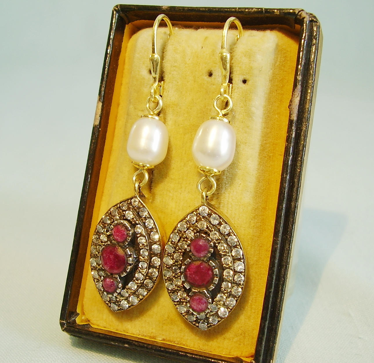 RUBIN PEARL ÖRHÄNGEN silver 925 med delvis förgyll.