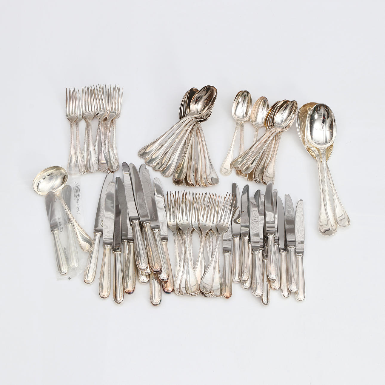 EIN 78-TEILIGES SET, SILBERBESTECK CHRISTOFLE, „PERLES“, Frankreich.