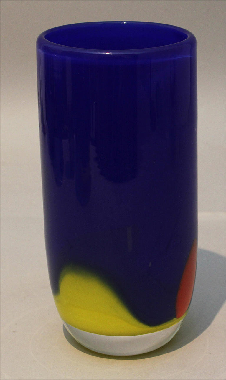 CHRISTER SJÖGREN. Vas i konstglas. Lindshammars bruk. Unik. Signerad och daterad -97.